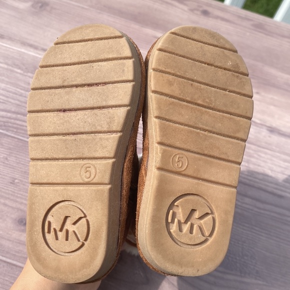 Baby Michael Kors size 5 boots - Picture 2 of 5